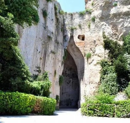 Domus 1333 Al Duomo Tatil Evi *